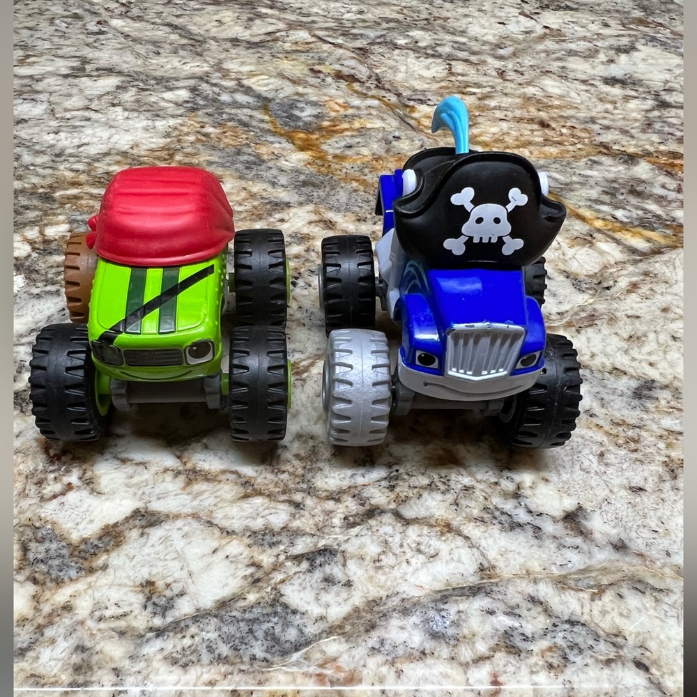 Blaze and The Monster Machines. Pirate Pickle and Pirate Crusher